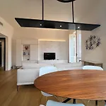 Oro Apartment, Apartman *