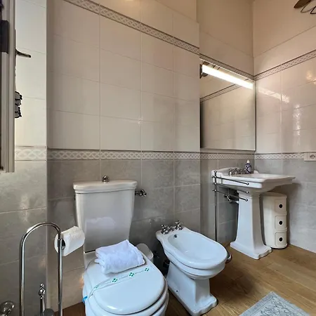 Oro Apartment, *
